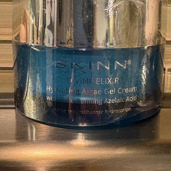 SKINN Divine Elixir Hydrating Gel Cream - Blue and Silver - Picture 3 of 4
